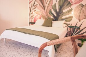 1 bedroom, bed sheets