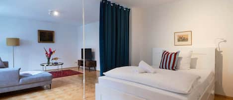 3 bedrooms, iron/ironing board, WiFi, bed sheets