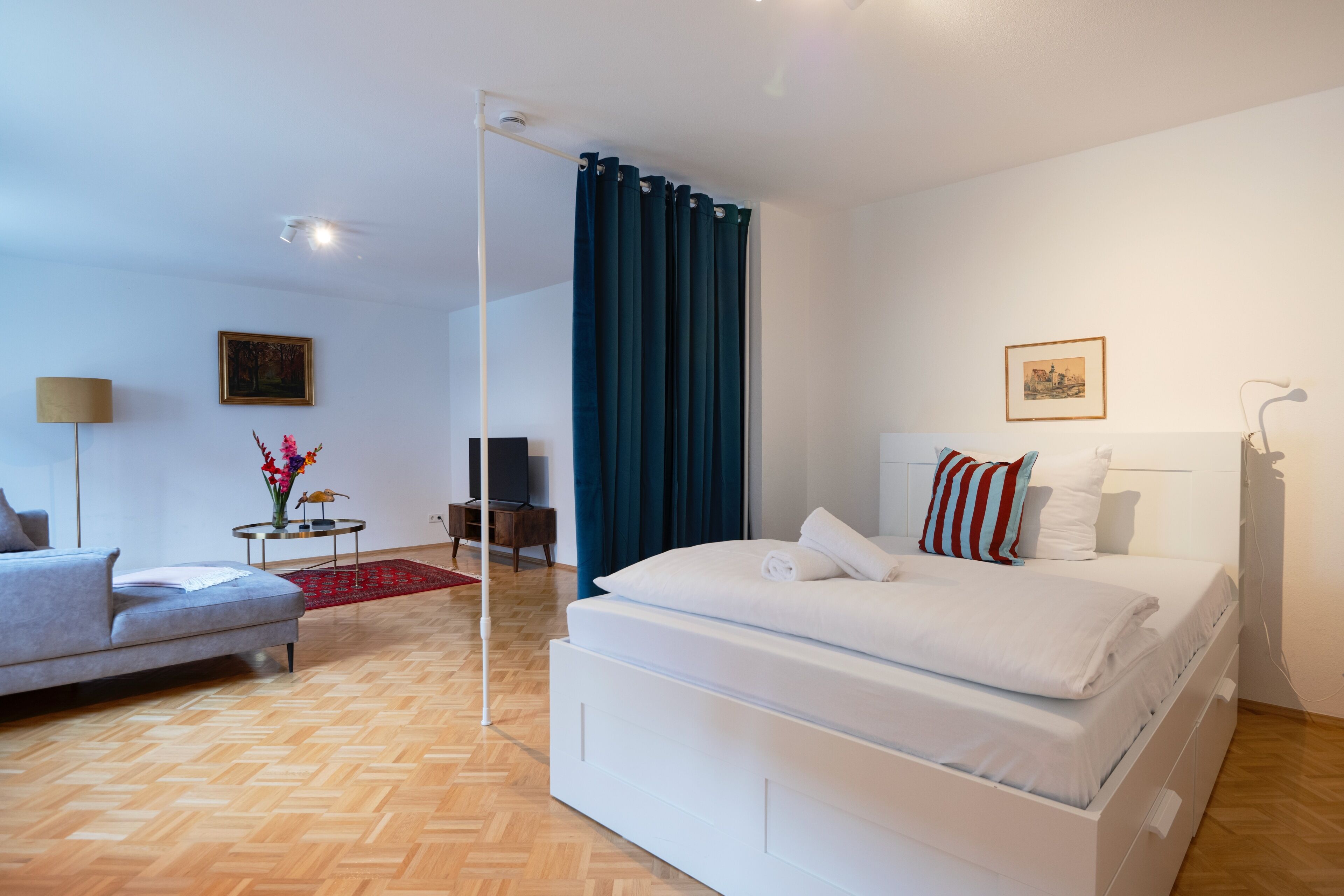 4 dormitorios, tabla de planchar con plancha, Internet y ropa de cama