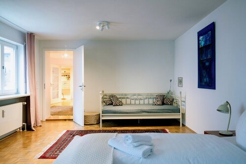 Stylish old apartment near Lindentor