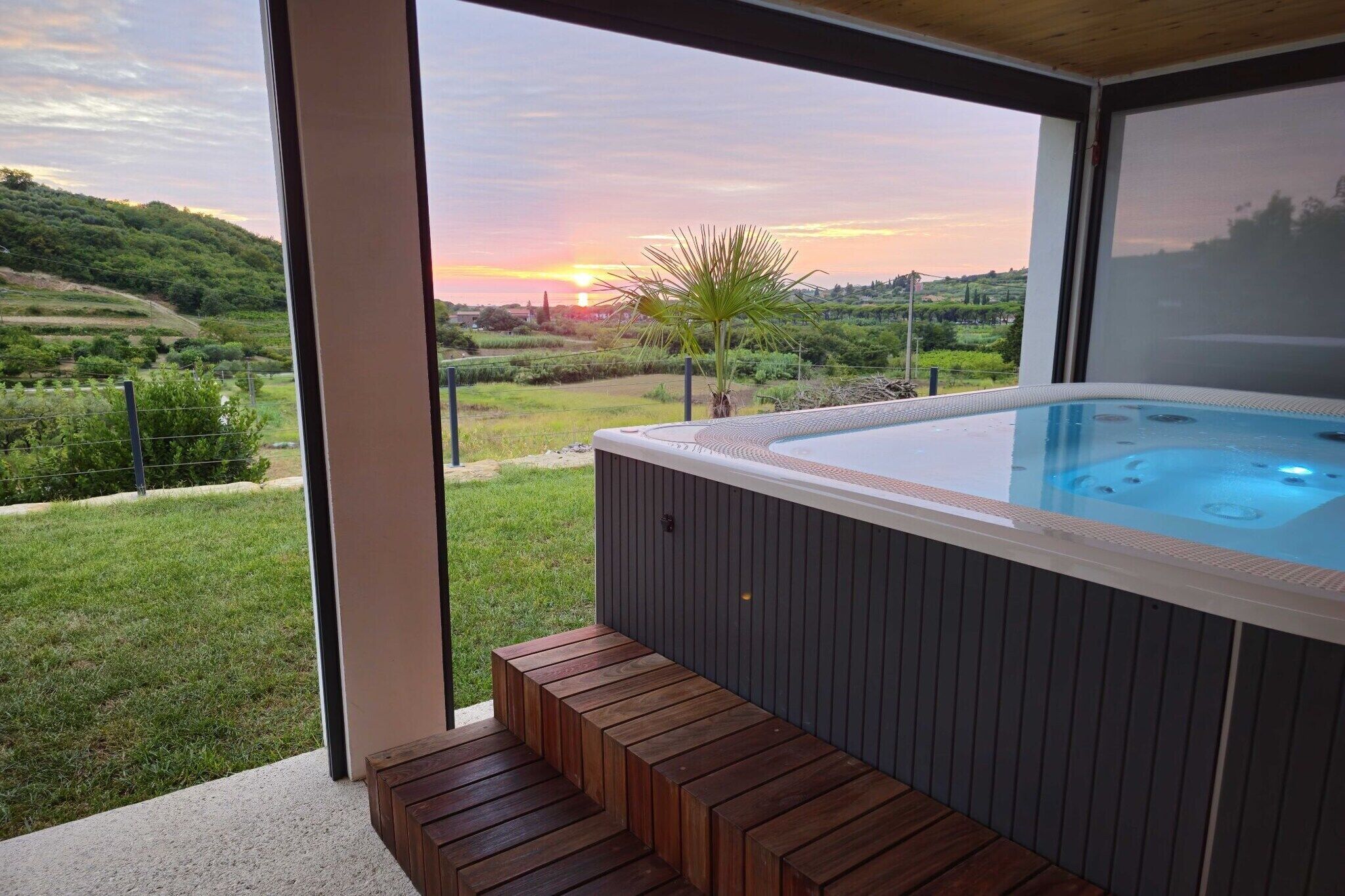 Outdoor spa tub