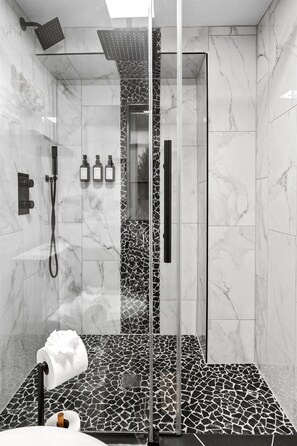Bruser, hårtørrer, håndklæder, Shampoo