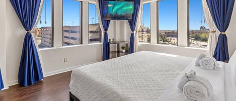 6 bedrooms, iron/ironing board, WiFi, bed sheets