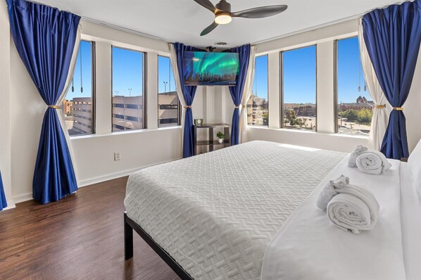 6 bedrooms, iron/ironing board, WiFi, bed sheets