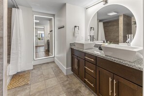 Shower, hair dryer, towels, shampoo