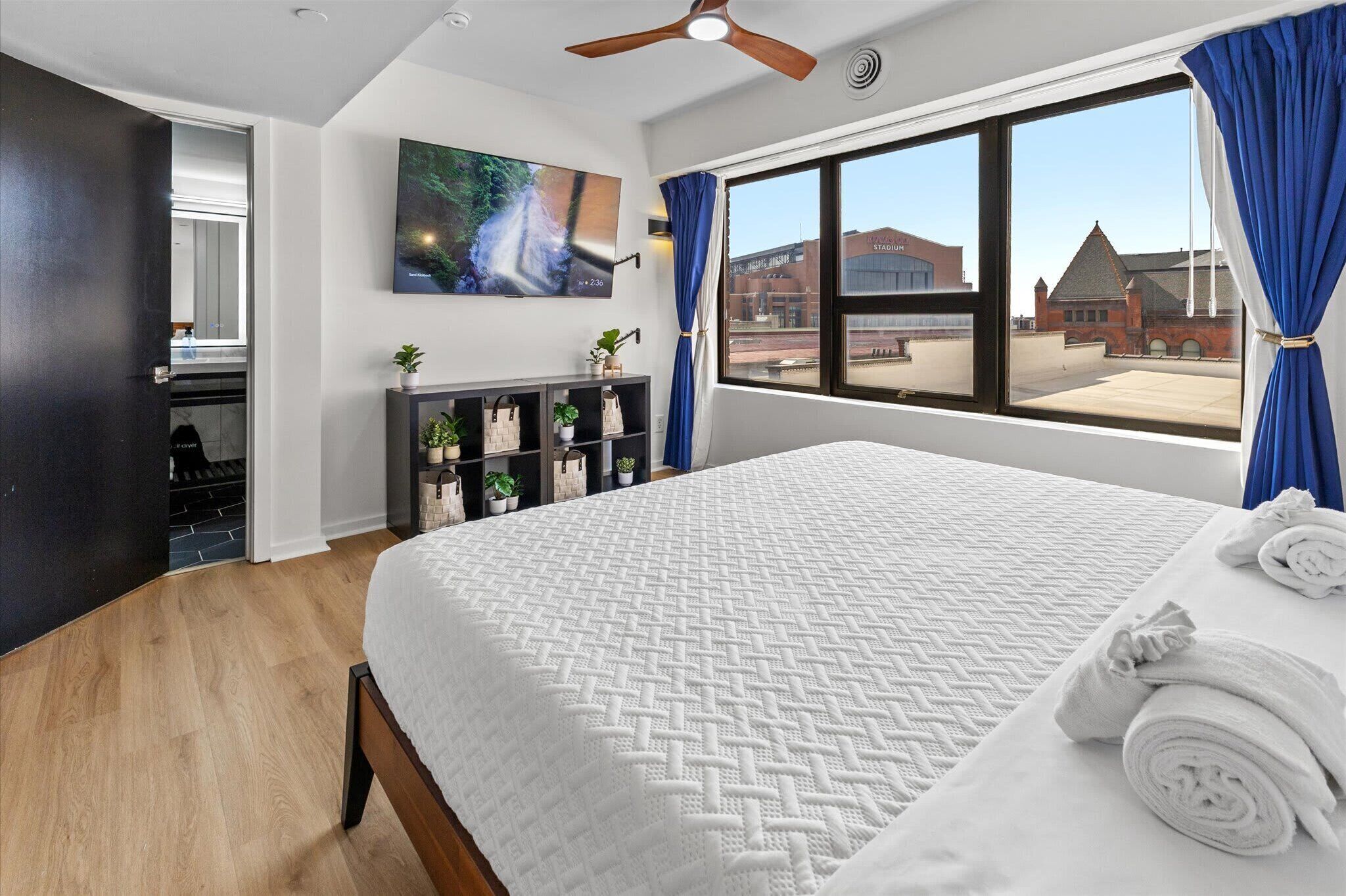 6 habitaciones, tabla de planchar con plancha, wifi y ropa de cama 