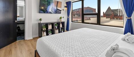 6 bedrooms, iron/ironing board, WiFi, bed sheets