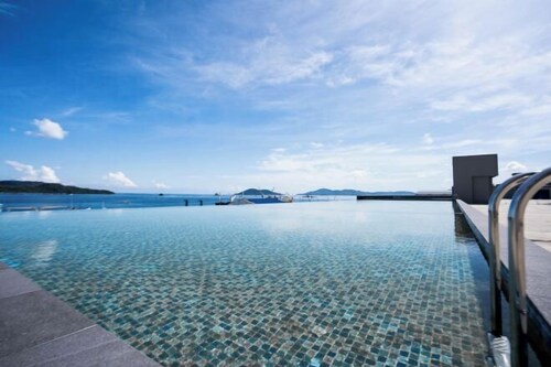 Jesselton Quay by Pinstay