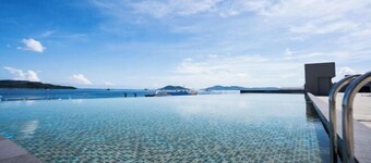 Jesselton Quay by Pinstay