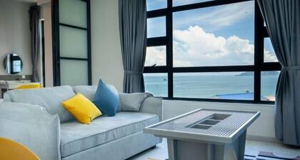 Jesselton Quay by Pinstay