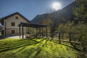 المنطقة المحيطة بالمنشأة