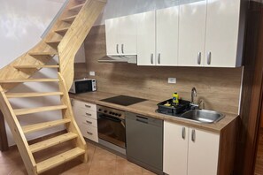 ثلاجة، ميكروويف، فرن، موقد طهي مسطح