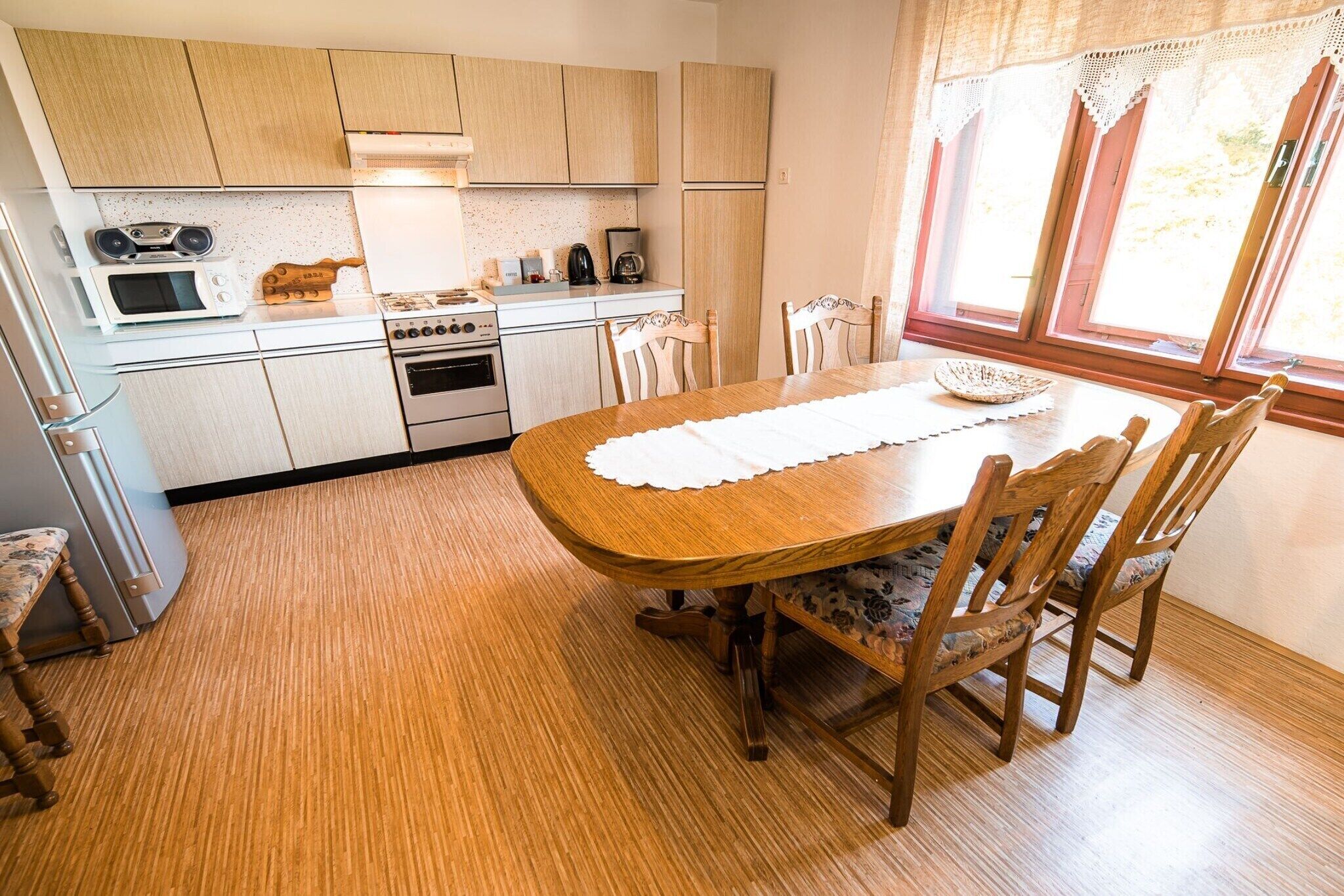 冰箱、微波炉、烤箱、炉灶