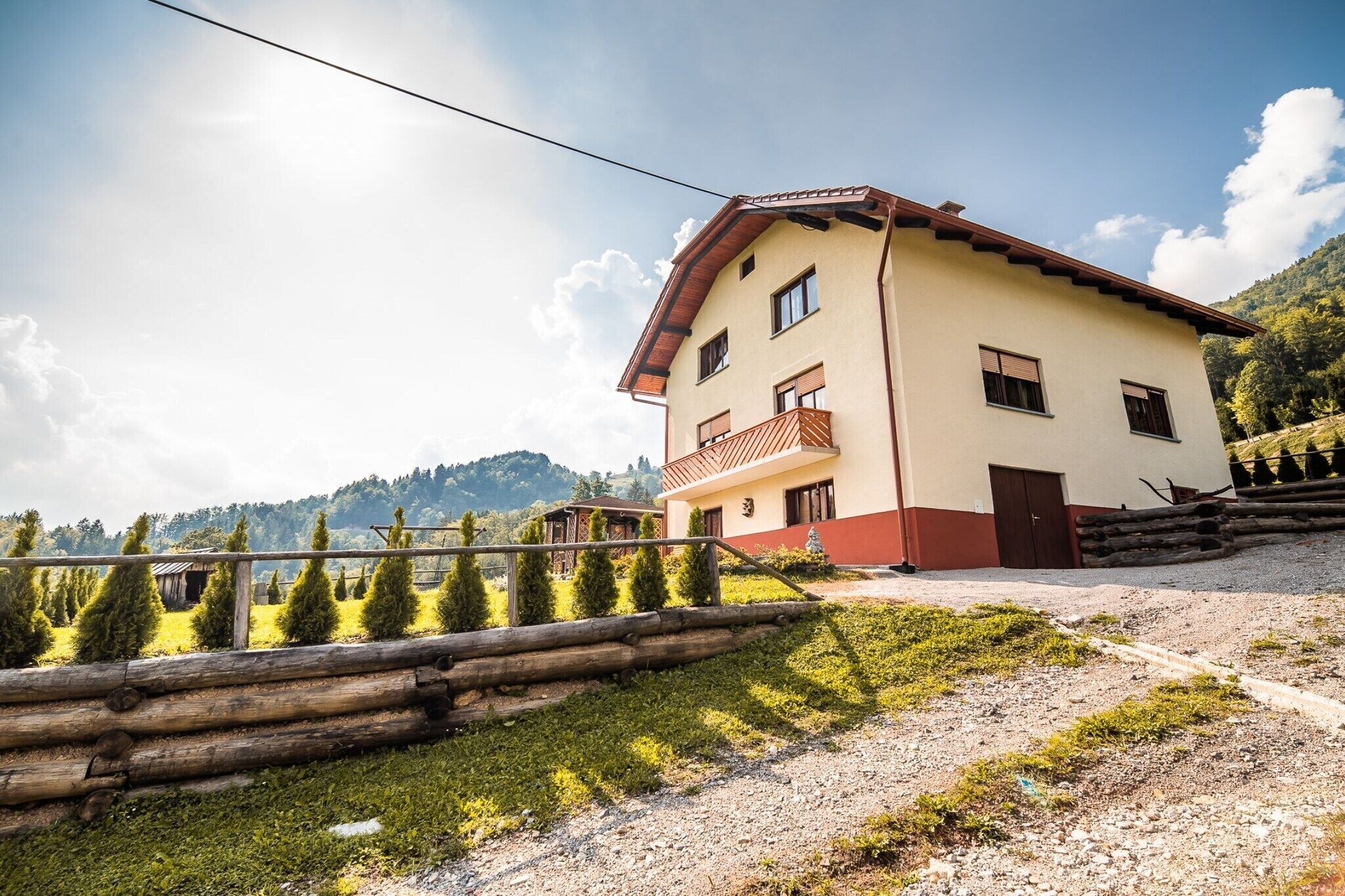 المنشأة من الخارج