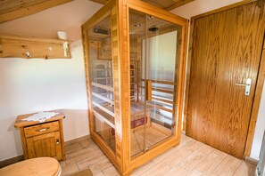 Sauna - Bloomfield Retreat Country House with Sauna - Three Bedroom Country House (Recica ob Savinji)