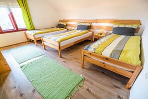 3 chambres, fer et planche Ă repasser