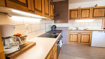 Kühlschrank, Ofen, Herdplatte, Geschirrspüler