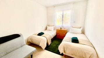 3 bedrooms, iron/ironing board, travel crib, free WiFi