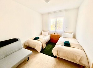 3 عدّة غرف نوم ومكواة/لوح كي وسرير سفر وواي فاي مجانًا