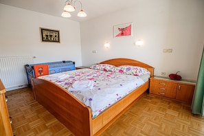 1 bedroom, iron/ironing board, free WiFi