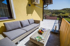 Terrace/patio - Sunny and Spacious Apartments with Terrace near Water Park - One Bedroom Apartment with Terrace (Podcetrtek)