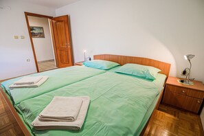 3 habitaciones, tabla de planchar con plancha y wifi gratis 