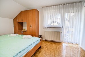 3 chambres, fer et planche à repasser, accès Internet