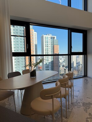 Apartamento de lujo, 3 habitaciones, vistas a la ciudad | Servicio de comidas en la habitación