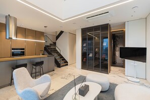 Apartemen Mewah, 2 kamar tidur, balkon, pemandangan kota | Tirai kedap cahaya, kedap suara, dan Wi-Fi gratis
