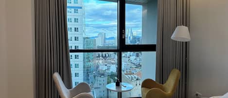 Luxury Apartment, 3 Bedrooms, City View