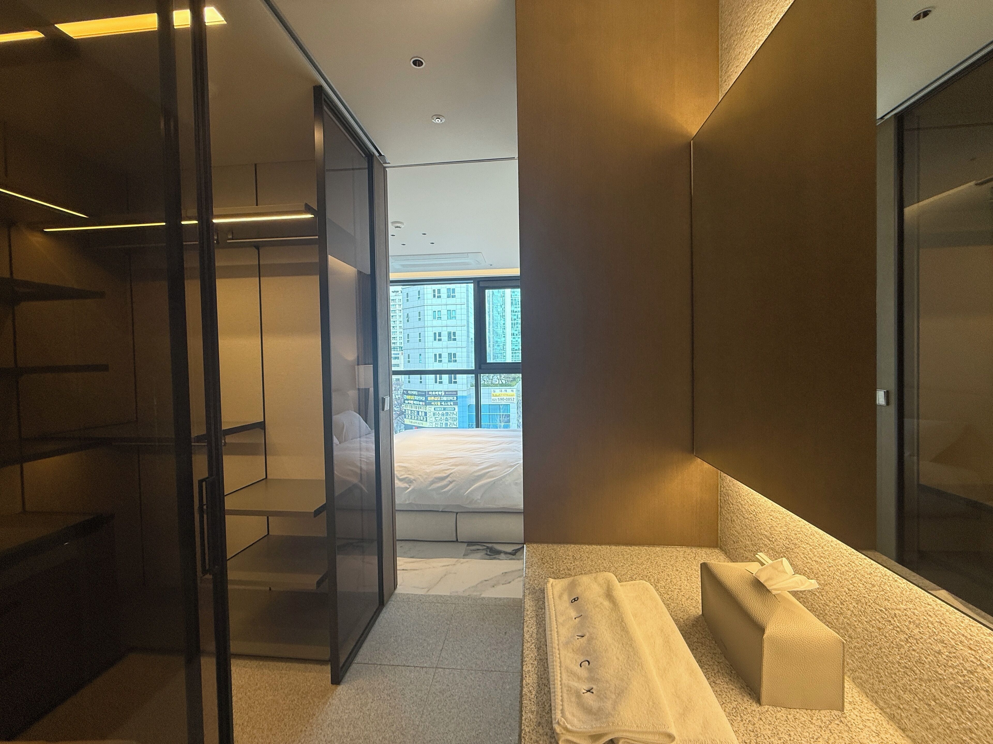 Premium Apartment | Bathroom | Separate tub and shower, hair dryer, slippers, bidet