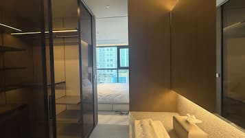 Premium Apartment | Bathroom | Separate tub and shower, hair dryer, slippers, bidet