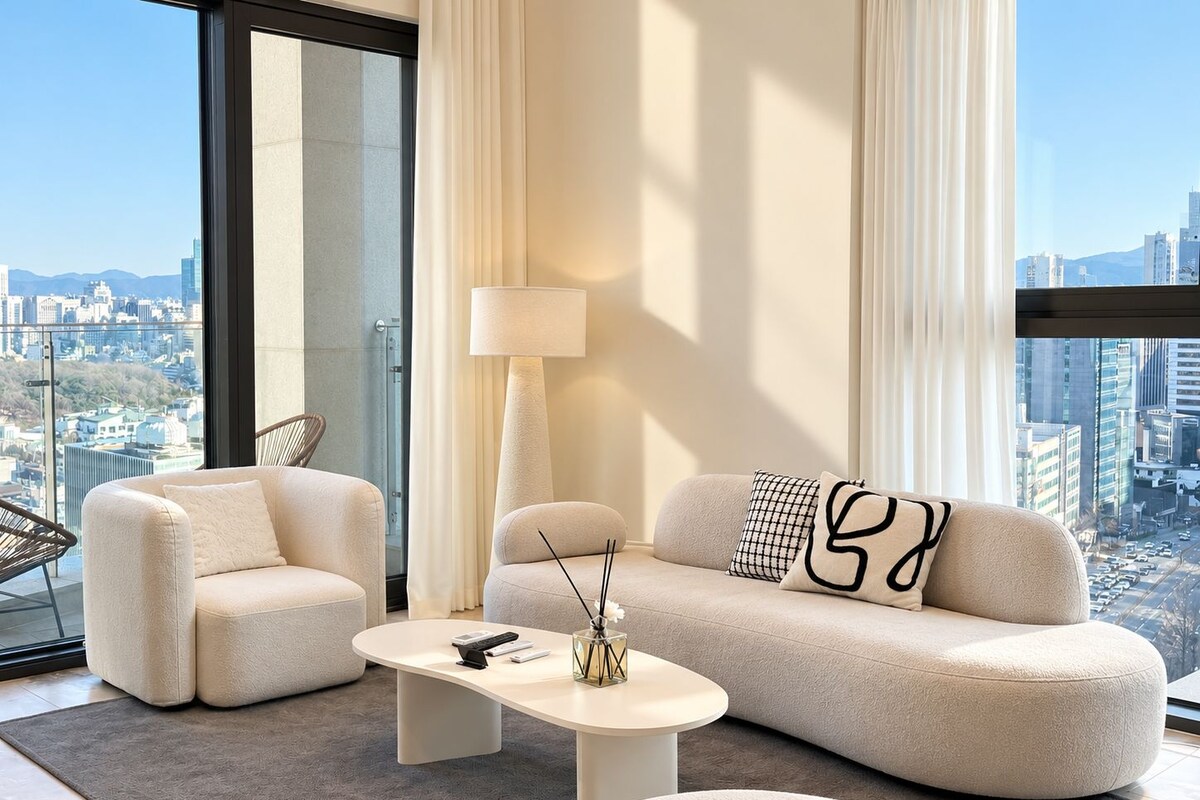 Luxury Apartment, 2 Bedrooms, Balcony, City View (FREE Airport Pick up and sending for 5Nights) | Living area