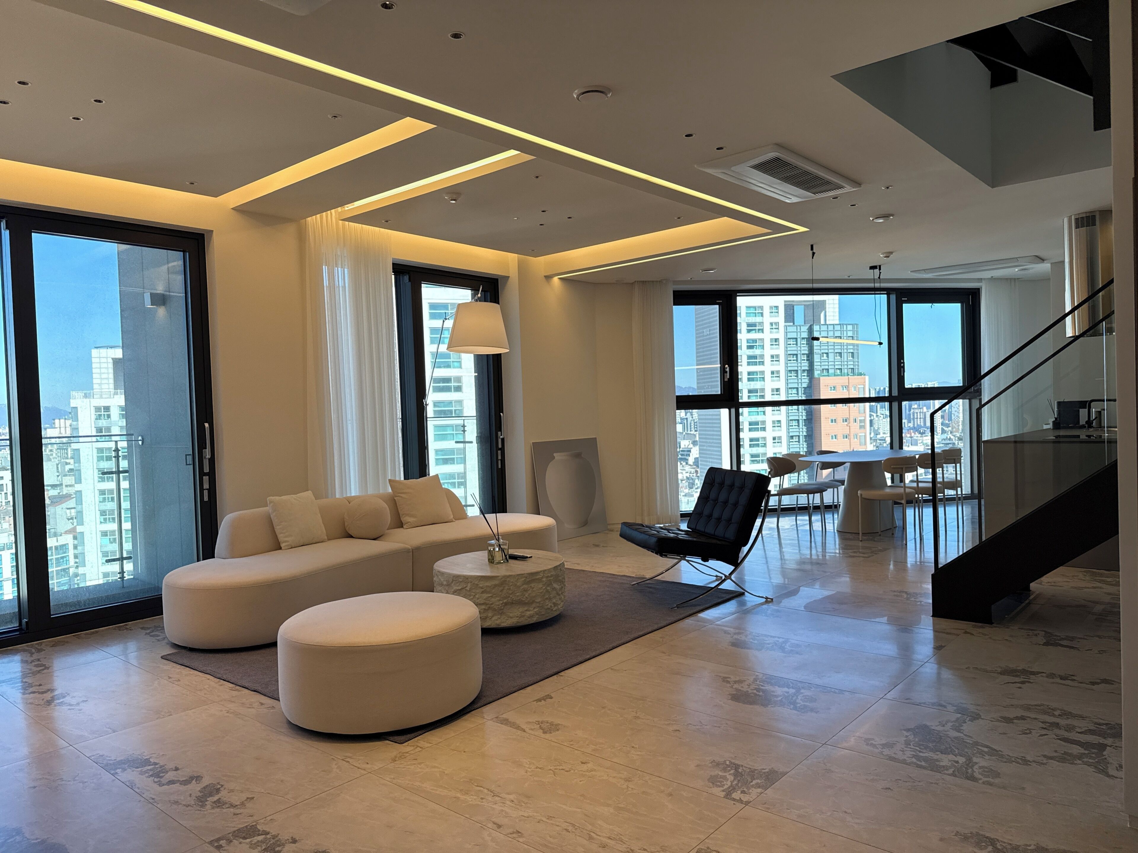 أغطية فراش متميزة وألحفة محشوة بالريش وأسرّة بإسفنج يتكيف مع شكل الجسم