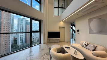 ๋ญ์
๋ฆฌ ์ํํธ, ์นจ์ค 3๊ฐ, ์๋ด ์ ๋ง | ๊ฐ๊ฐ ๋ค๋ฅธ ์คํ์ผ์ ์ธํ
๋ฆฌ์ด, ๊ฐ๊ฐ ๋ค๋ฅด๊ฒ ๊ฐ๊ตฌ ๋น์น, ์๋ง ์ปคํผ, ๋ฐฉ์ ์ค๋น