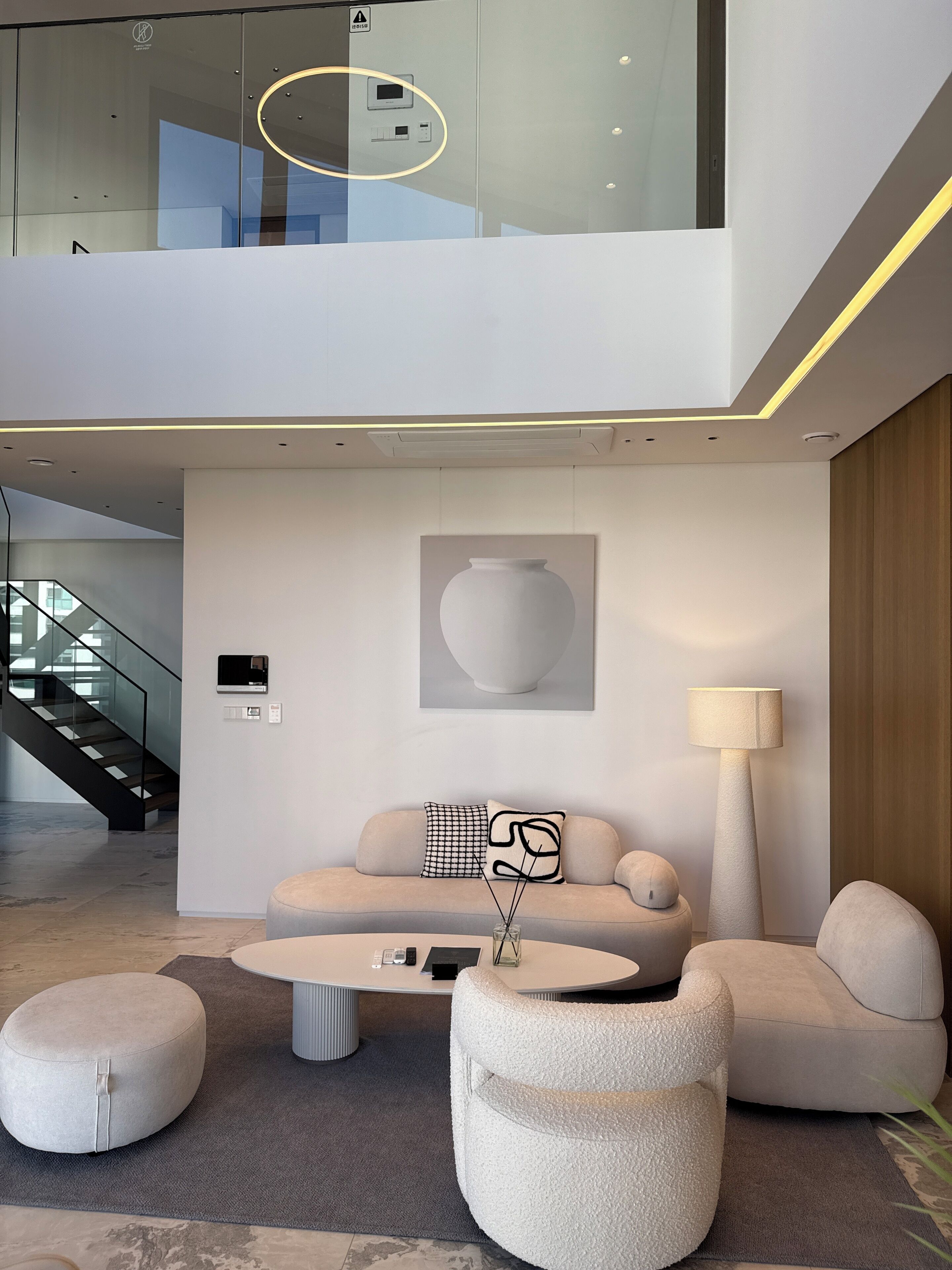 Apartamento de lujo, 3 habitaciones, vistas a la ciudad | Zona de estar | Una Smart TV, Netflix, suelo radiante, servicios de streaming