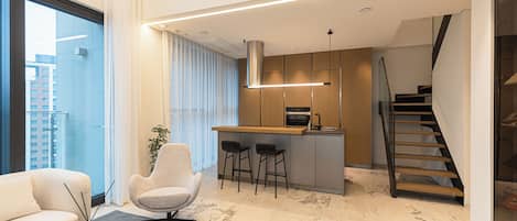 奢华公寓, 2 间卧室, 阳台, 城市景观 | 遮光窗帘、隔音、免费 WiFi