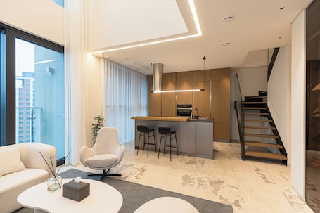 Cortinas blackout, sistema de insonorización y wifi gratis