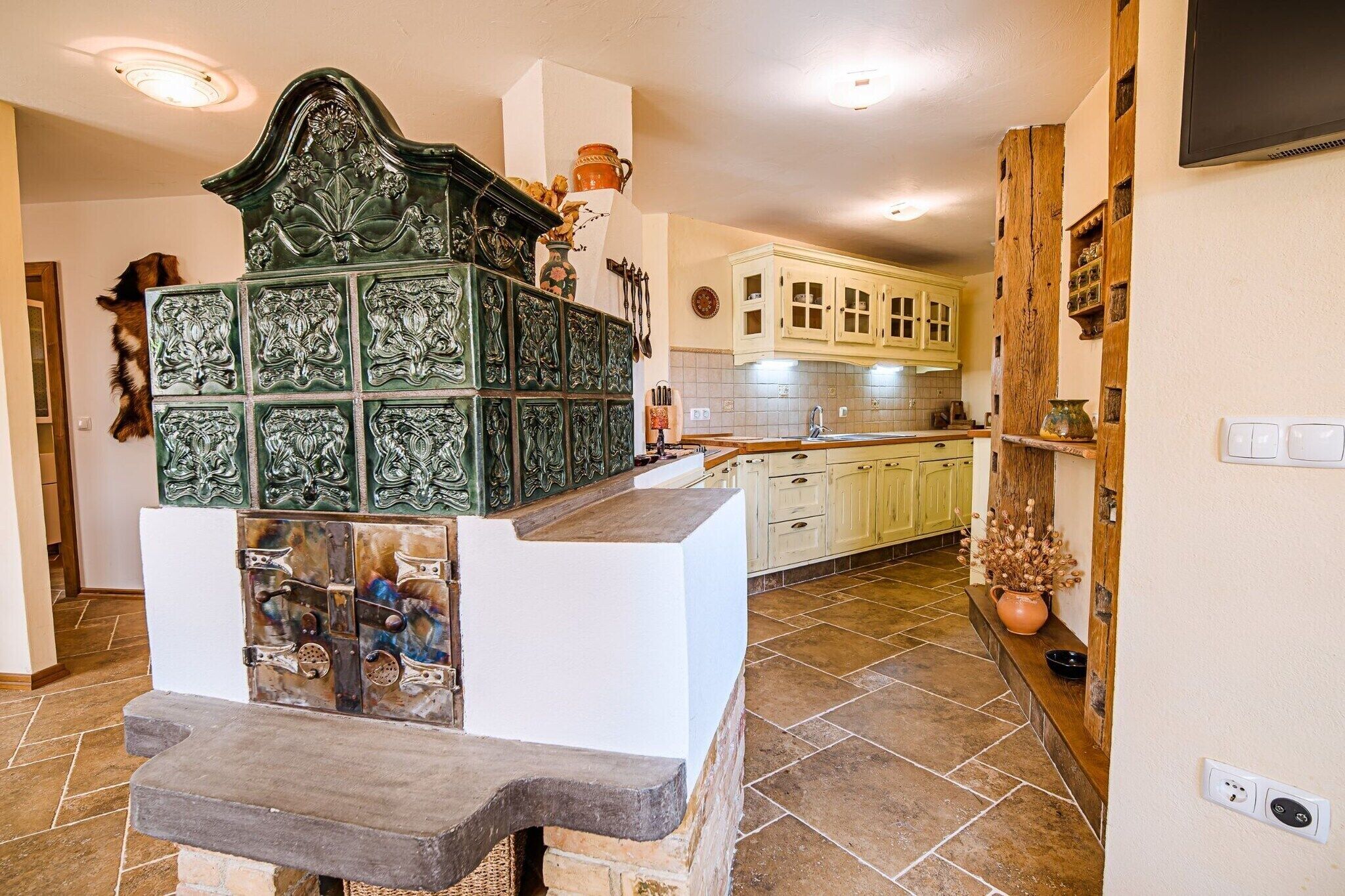 المنشأة من الداخل