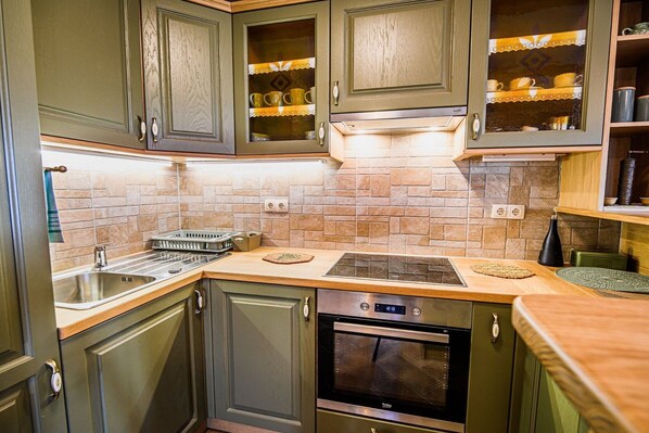 Fridge, oven, stovetop, toaster