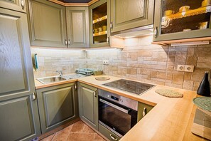 ثلاجة، فرن، موقد طهي مسطح، محمصة خبز