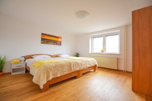 7 habitaciones, tabla de planchar con plancha y wifi gratis 