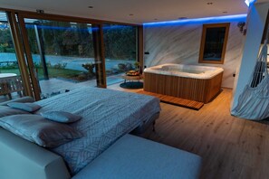 Spa - Elegant Warm Bliss Hideaway Escape Lodge - Holiday Home with Hot-Tub and Sauna (Sencur)