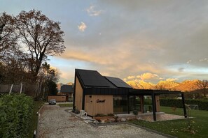 Exterior - Elegant Warm Bliss Hideaway Escape Lodge - Holiday Home with Hot-Tub (Sencur)