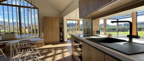 Réfrigérateur, four, plaque de cuisson, lave-vaisselle