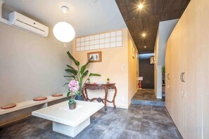 Unclassified image, 3 of 14, button - Fuku Guesthouse (Osaka)