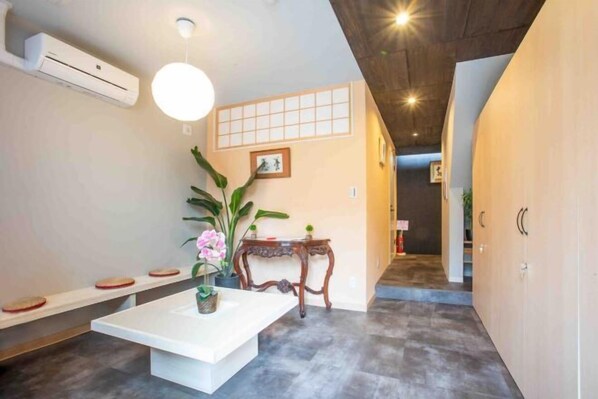 المنشأة من الداخل