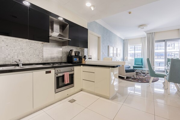 Deluxe Apartment, Balcony, City View | Private kitchen
