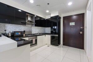 Deluxe Apartment, Balcony, City View | Private kitchen