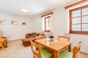 Interior - Log pod Mangartom Amazing Apartment with Balcony - One Bedroom Apartment with Balcony (Log pod Mangartom)